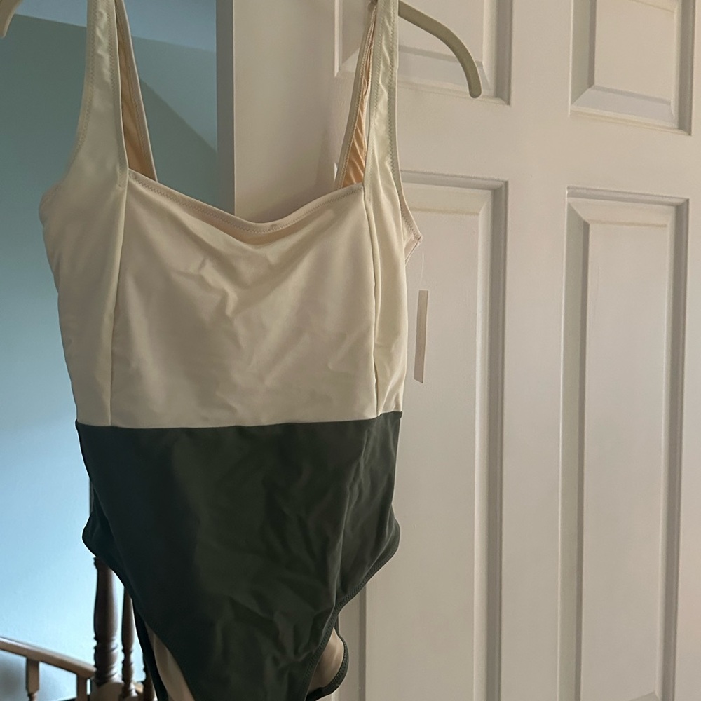 NEVER WORN Chic Two-Tone Swimsuit